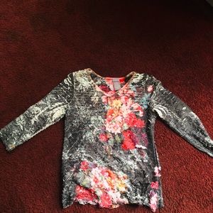 Laura scott,size MP,ruffled shades of gray,pink,white,blue.